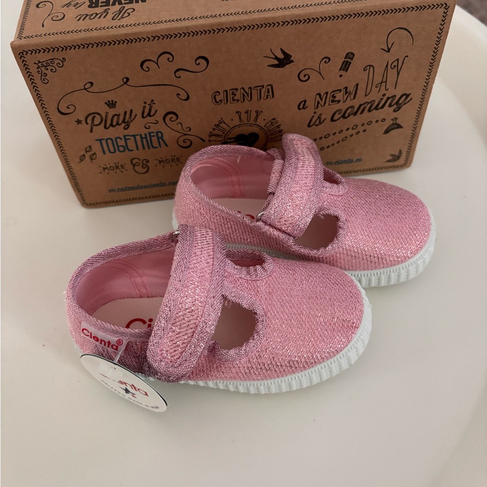 Cienta bubblegum Pink shimmer Mary Jane size 20